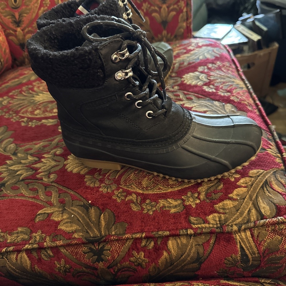 Tommy Hilfiger Raelene Black Duck Rain Winter Boots Booties w/ Fur Womens Size 7 - Picture 2 of 6